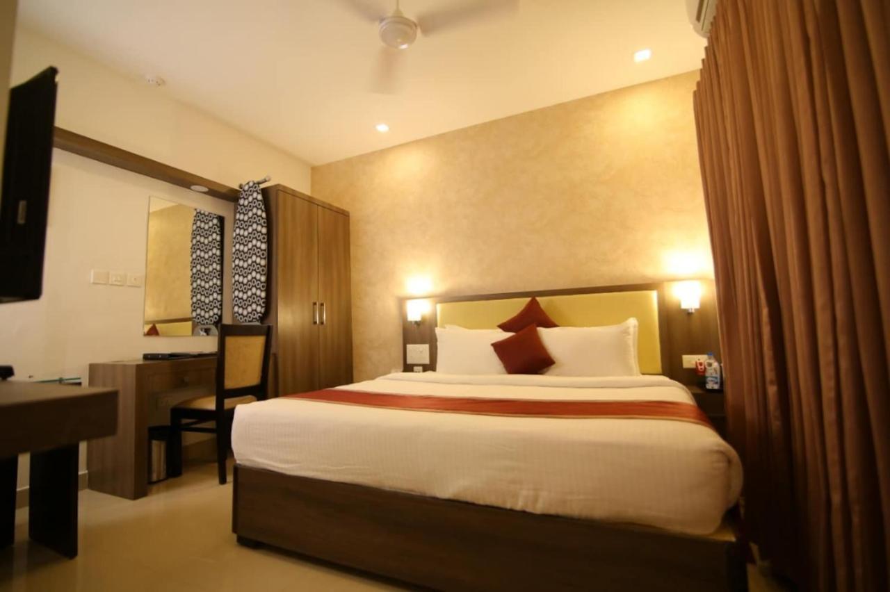 Hotel Monarch Calicut Eksteriør billede