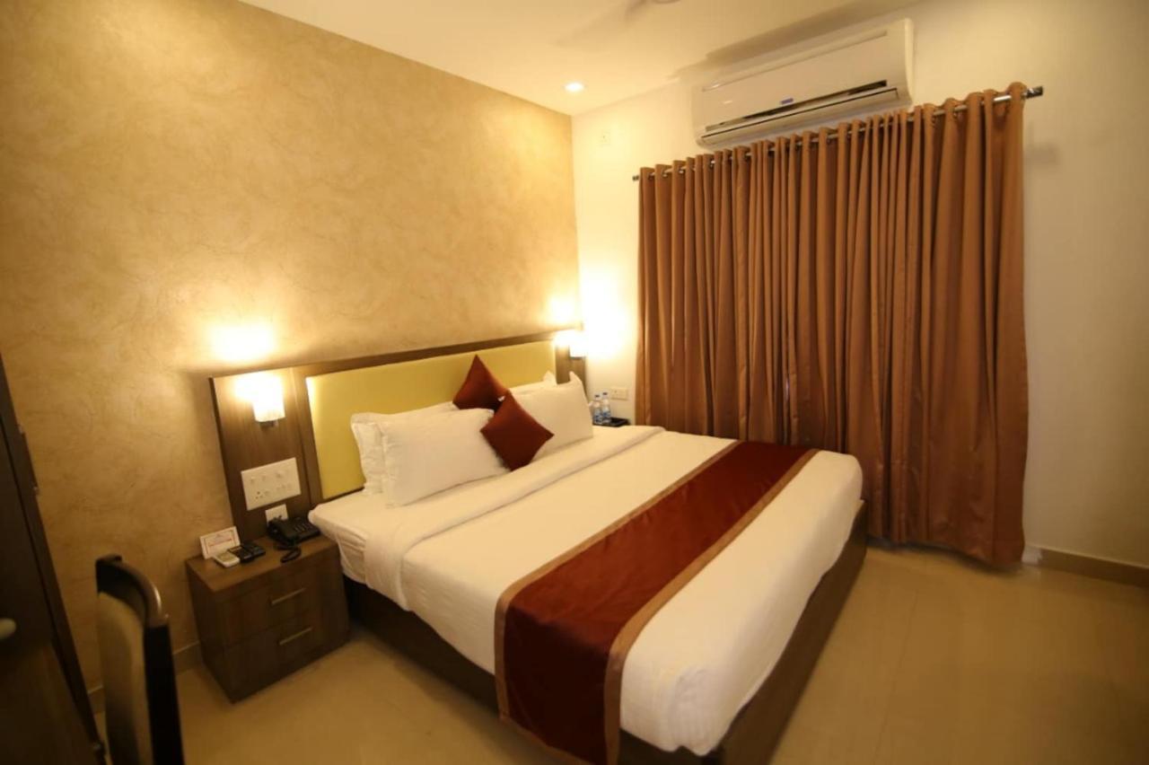 Hotel Monarch Calicut Eksteriør billede